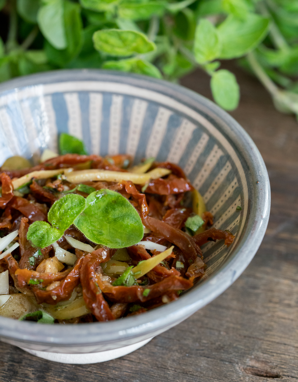 Salat med soltørrede tomater