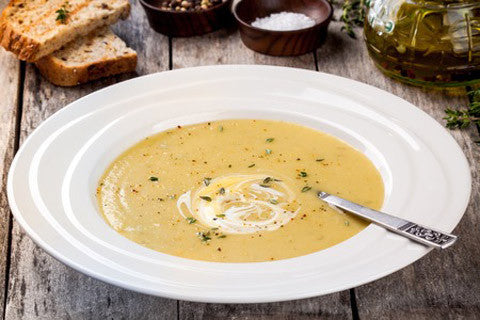 Kartoffel-jordskokkesuppe med økologisk olivenolie
